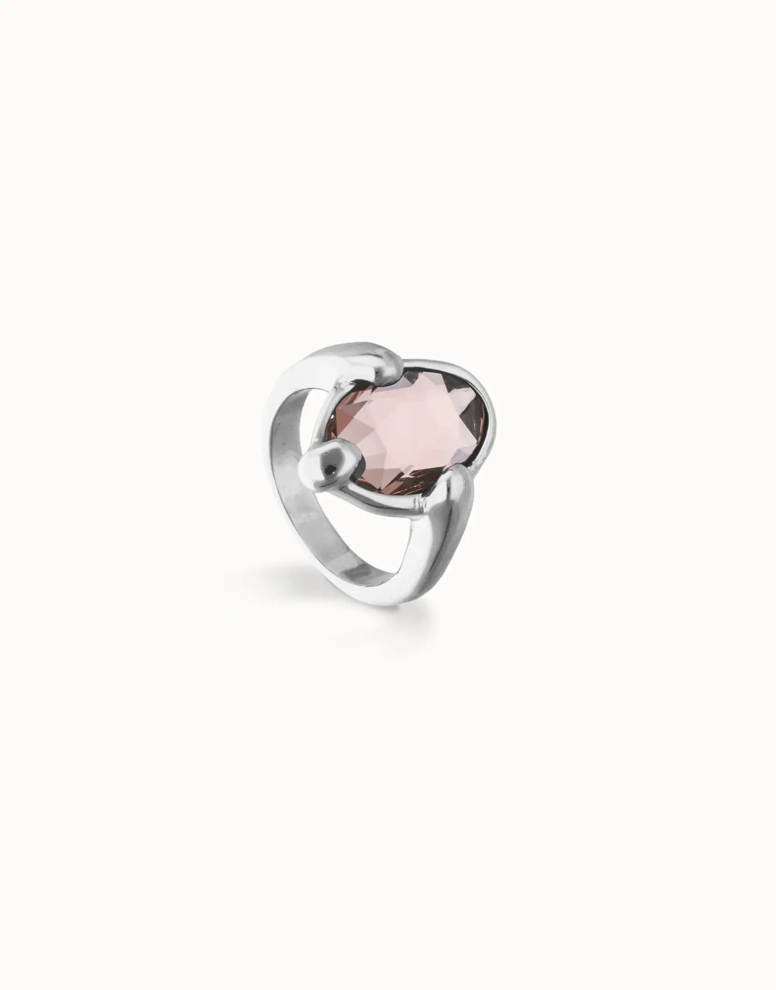 Ring with pink oval faceted crystal