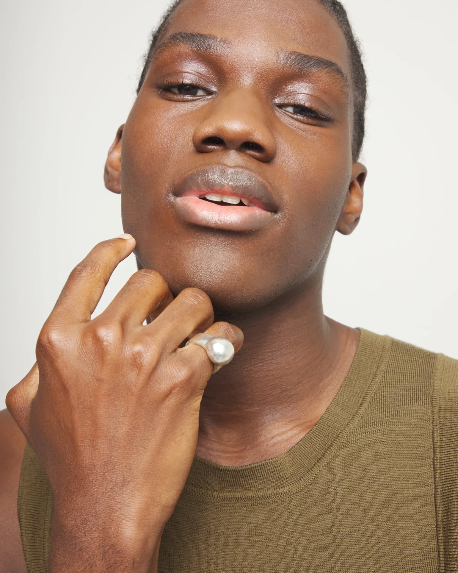 Ring with sphere shape