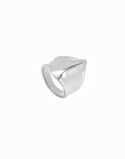 Ring with the shape of a manta ray