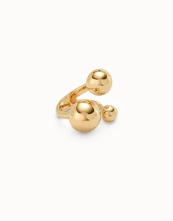 Ring with three bubble-shaped beads