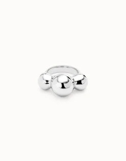 ring with three central beads