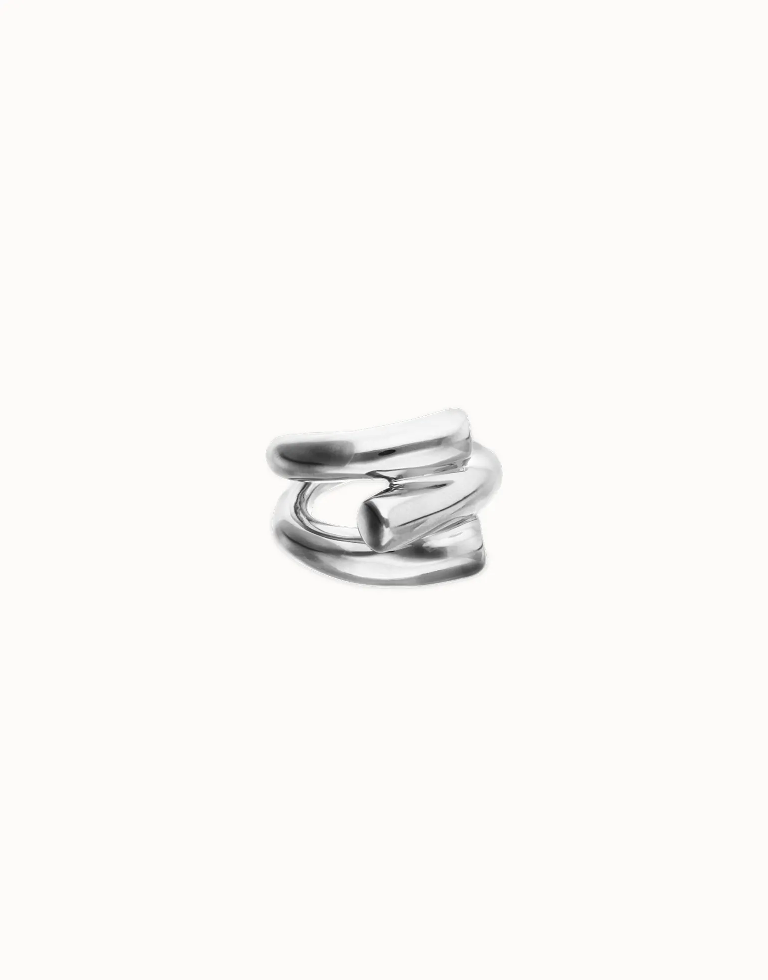 Ring with three intertwined organic shapes