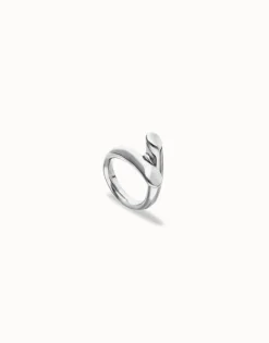 Ring with two intertwined organic forms