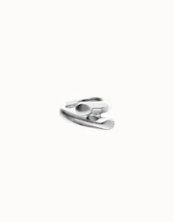 Ring with two intertwined organic forms