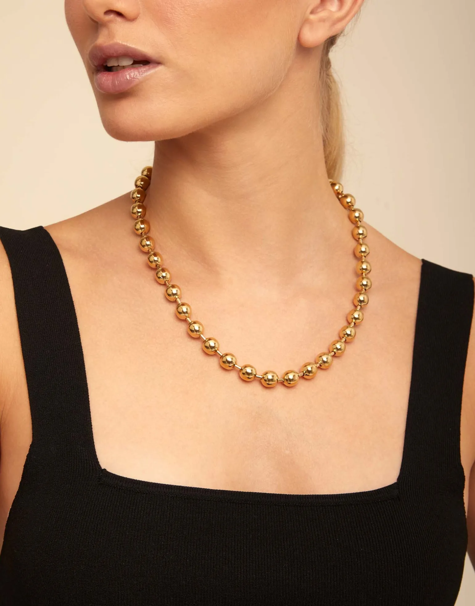 Short beaded necklace with padlock