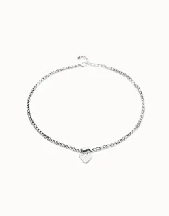Short chain necklace with small heart detail