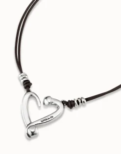 Short leather necklace with a heart
