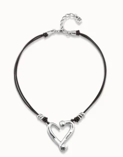 Short leather necklace with a heart