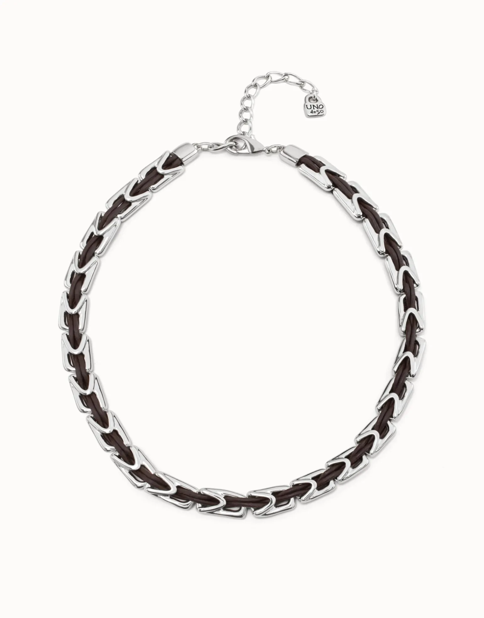 Short leather necklace with links