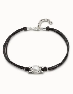 Short leather necklace with pearl