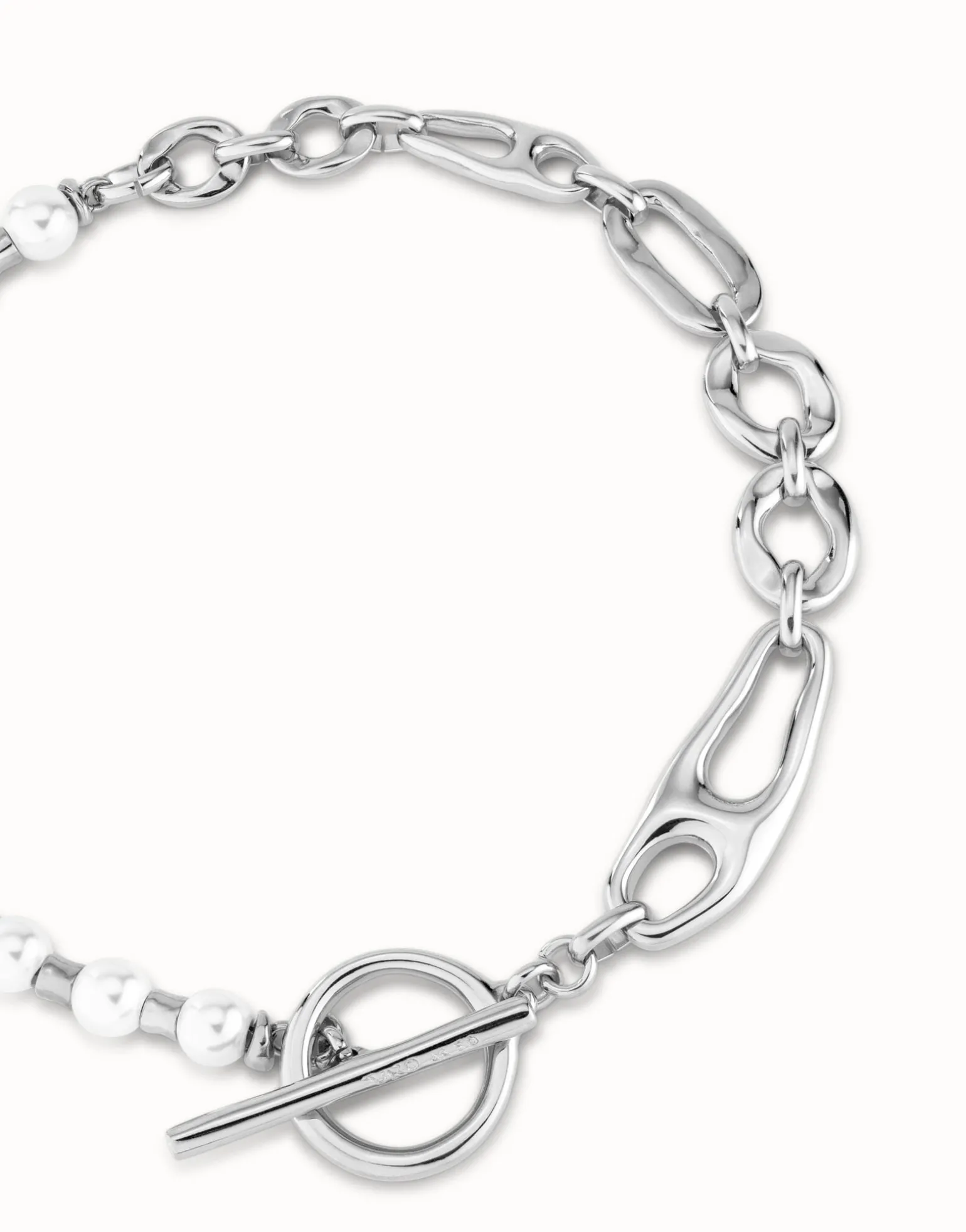Short link chain necklace with pearls
