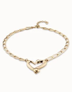 Short link chain pendant necklace with a heart