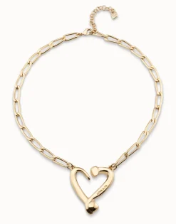 Short link chain pendant necklace with a heart