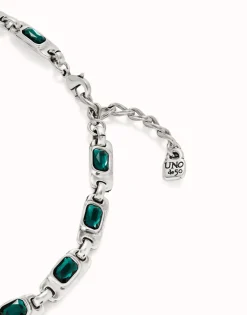 Short necklace with green crystals