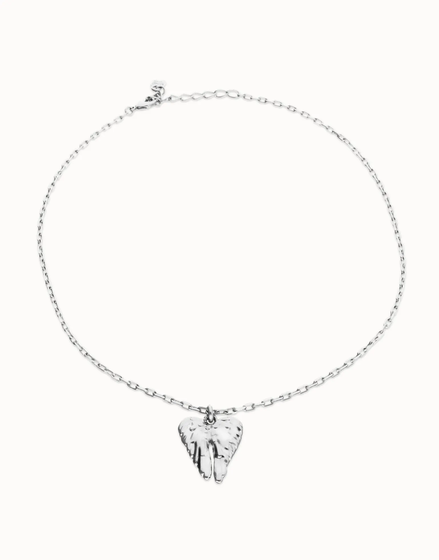 Short necklace with wing detail