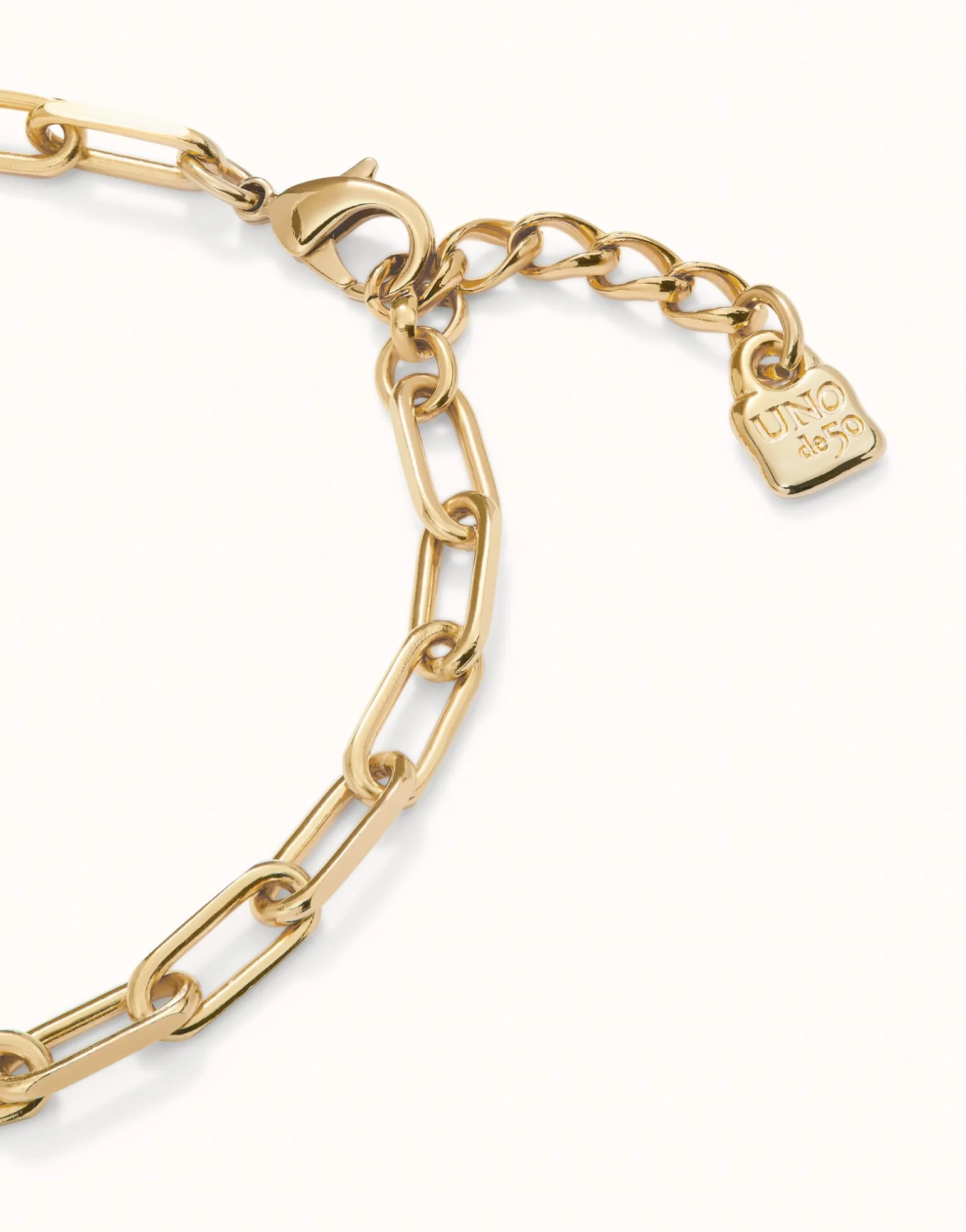 Short oval link chain necklace