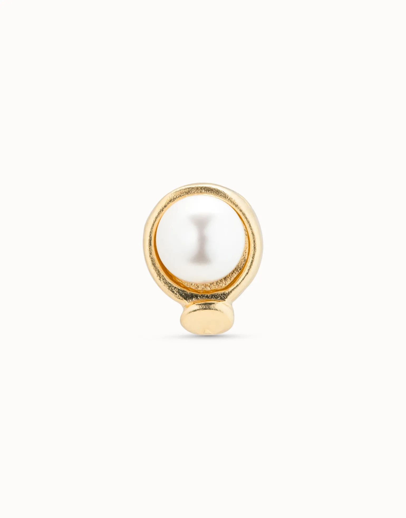 Single Stud Earring With Pearl